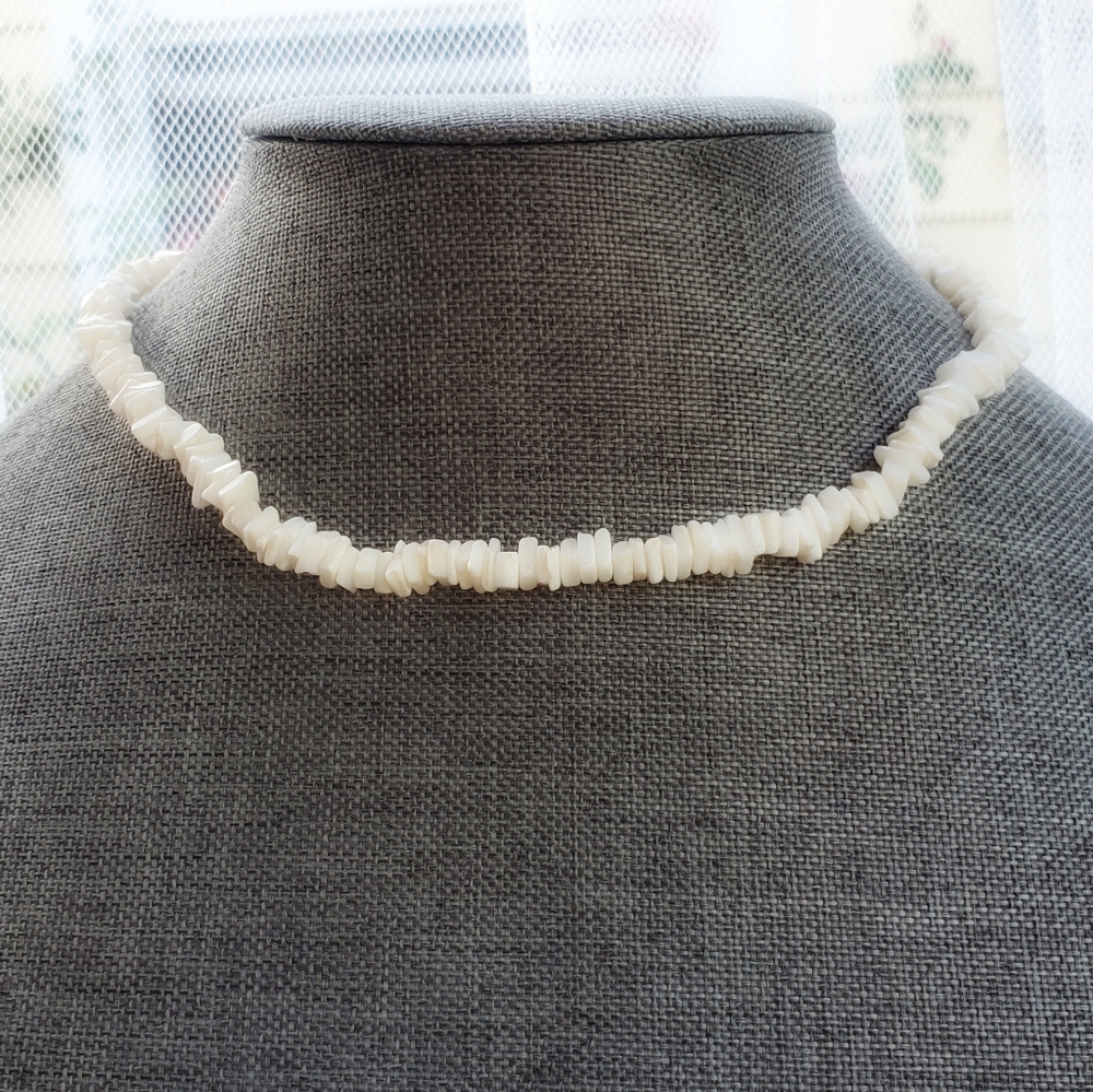 Vintage white heishi shell surfer boho necklace MCM puka
